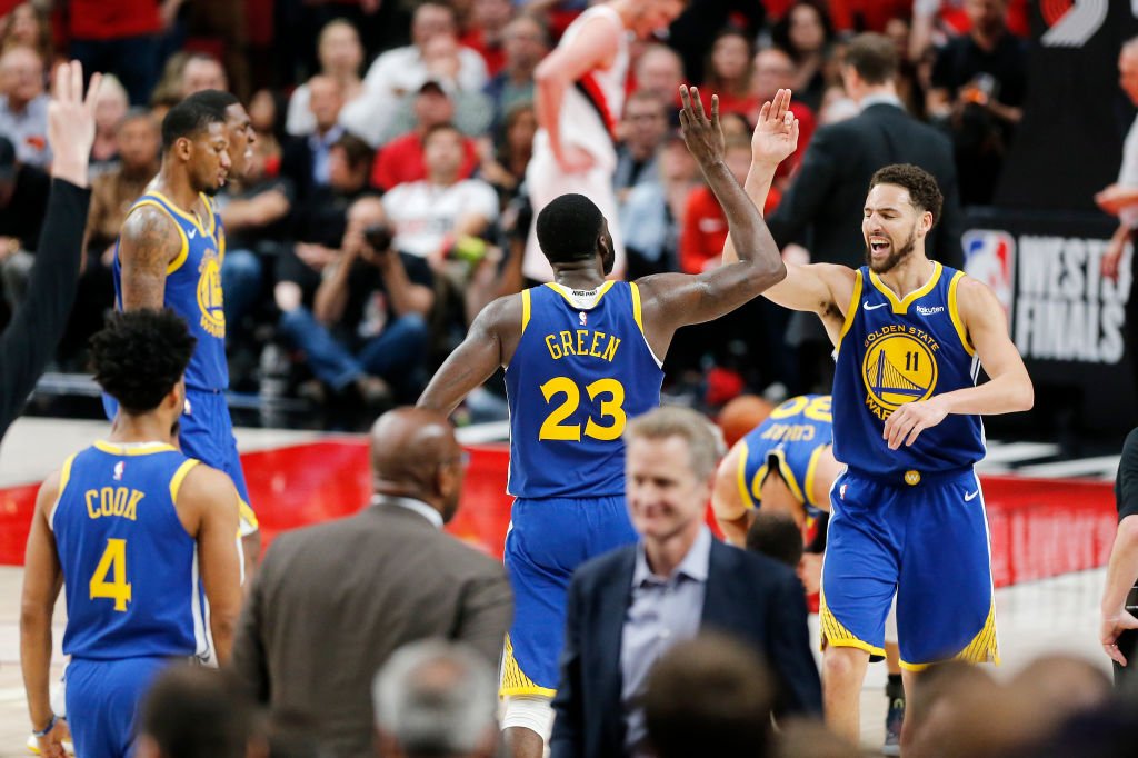 Dẫn dắt đội hình chắp vá, Stephen Curry lần thứ 5 đưa Warriors vào NBA Finals quét sạch Blazers Dẫn dắt đội hình chắp vá, Stephen Curry lần thứ 5 đưa Warriors vào NBA Finals quét sạch Blazers